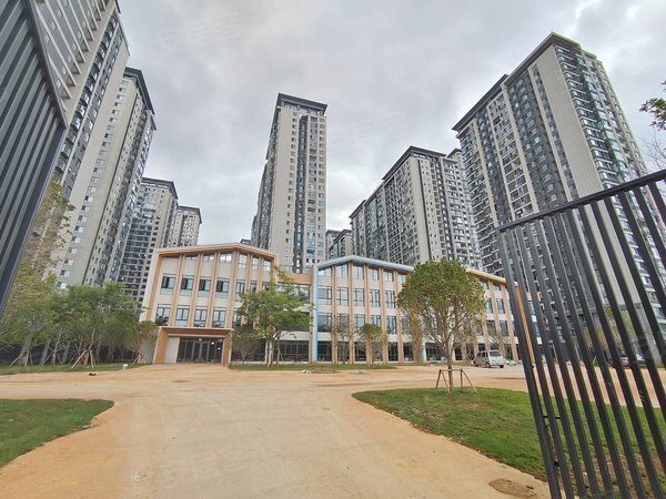 昆明官渡新螺蛳湾俊发彩云城辰湾辰湾跃层大户型 可居住办公 端头房