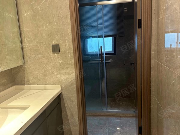 苏州常熟招商城琴鸣雅院琴鸣雅院 豪华装修4房3卫 拎包入住 高素质