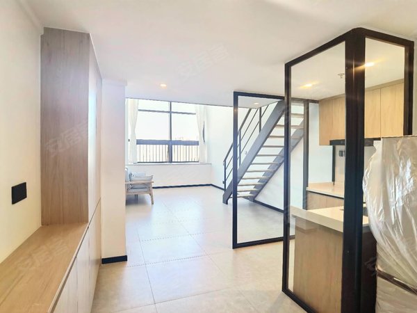 厦门海沧阿罗海广场南海三路1101号楼港汇公寓 大复式一房 一年免一个