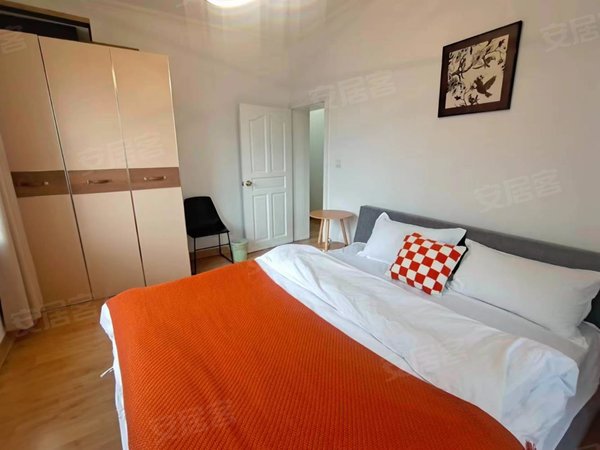 市中心五华区政府对面胜利堂广场旁省中医院后面电梯房精装