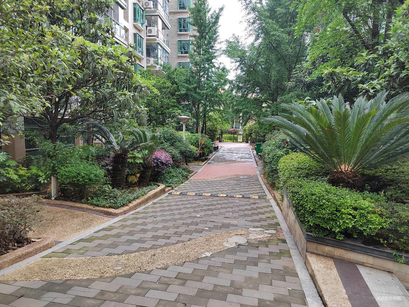 兴隆城市花园 电梯4房 满2年 可按揭