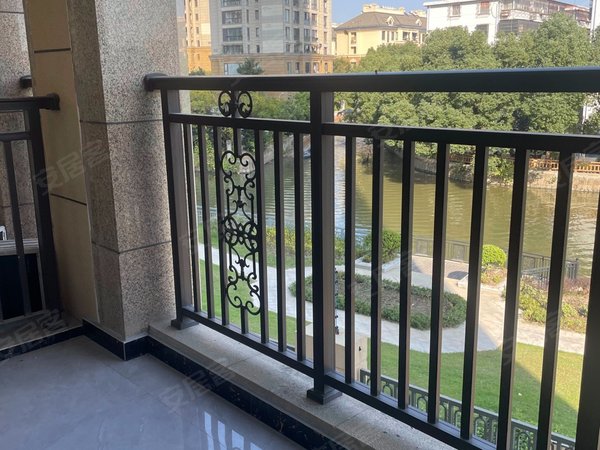 宁波慈溪慈溪银泰融创江景苑江景苑高档小区,房子装修的很高档出租