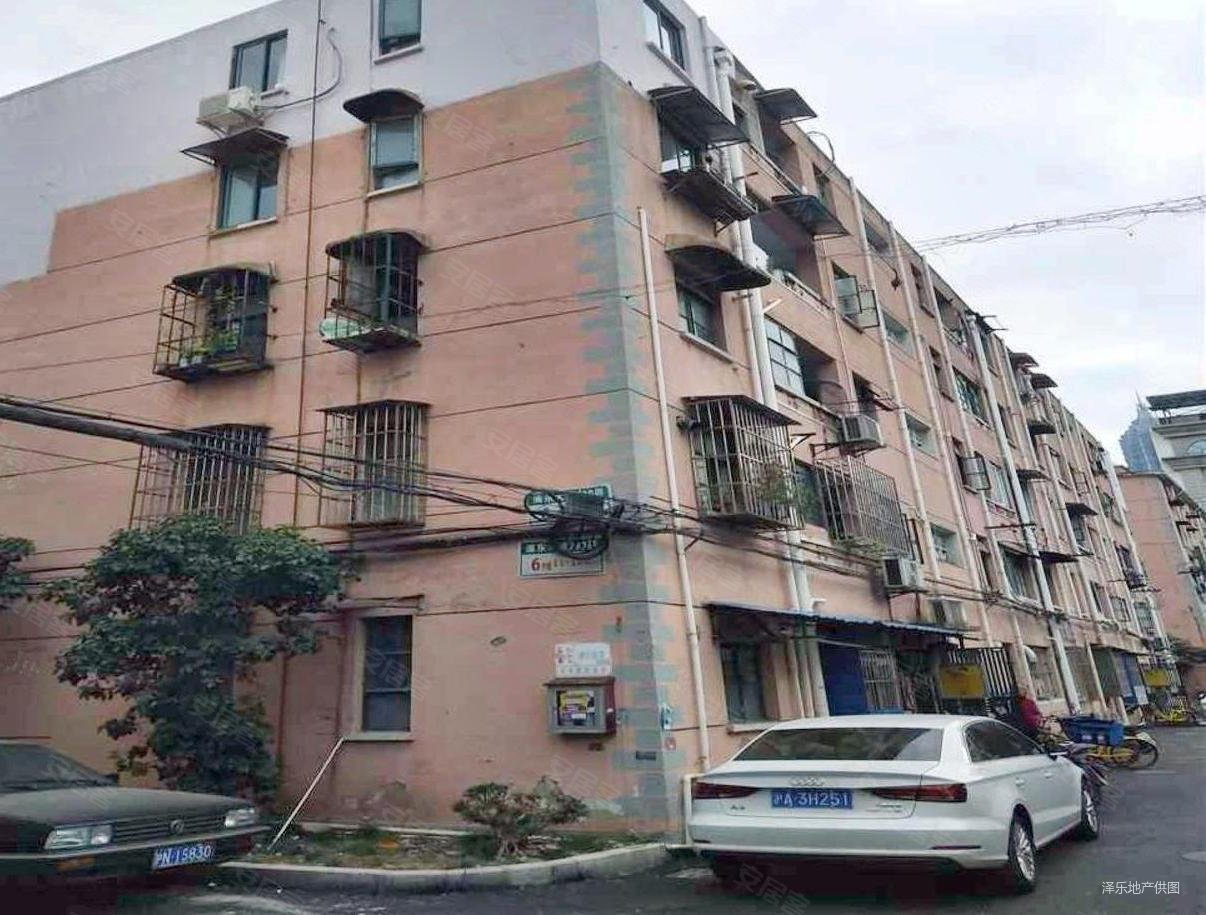 崂山六村1室1厅1卫35㎡南北320万