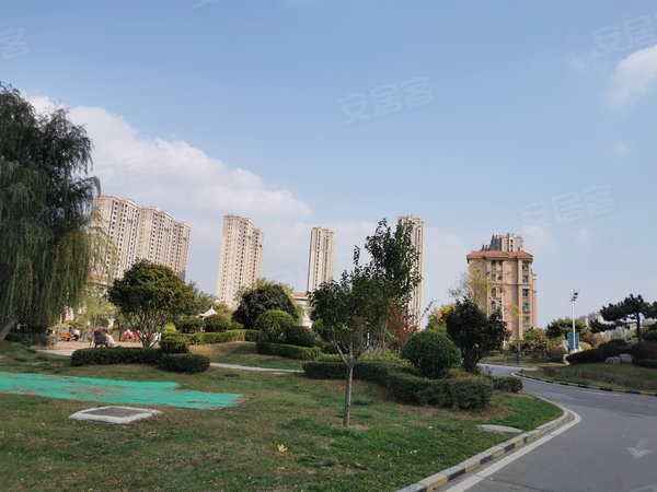 青岛城阳棘洪滩青岛碧桂园碧桂园简装套二出租,家具齐全.