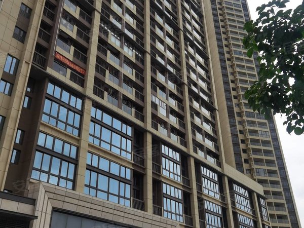 深圳宝安马安山珑湾(商住楼)沙井中熙珑湾 精装一房一厅 家私家电齐全