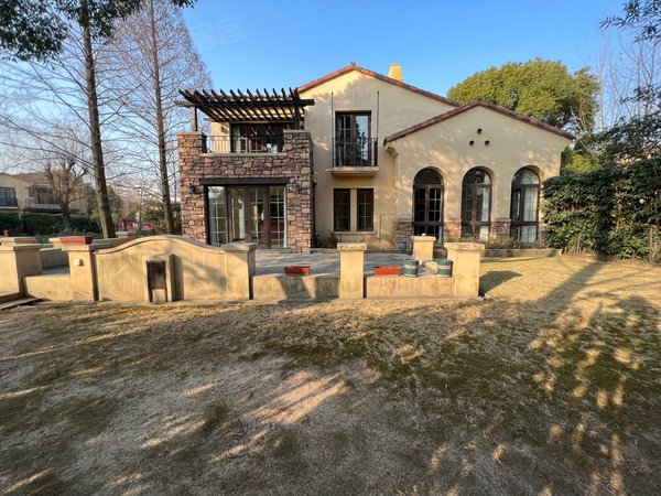 上海闵行华漕万科兰乔圣菲(北区)兰乔圣菲临河别墅,诚意出租,目前空置