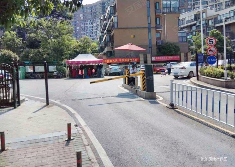 价格好谈,业主诚心出,东郊小镇第八街区二手房,84万,2室1厅,1卫,78.
