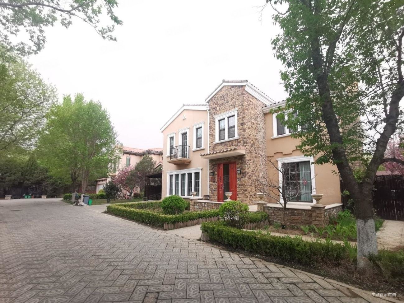 北京房产网>北京二手房>顺义二手房>中央别墅区二手房>优山美地(b区)>