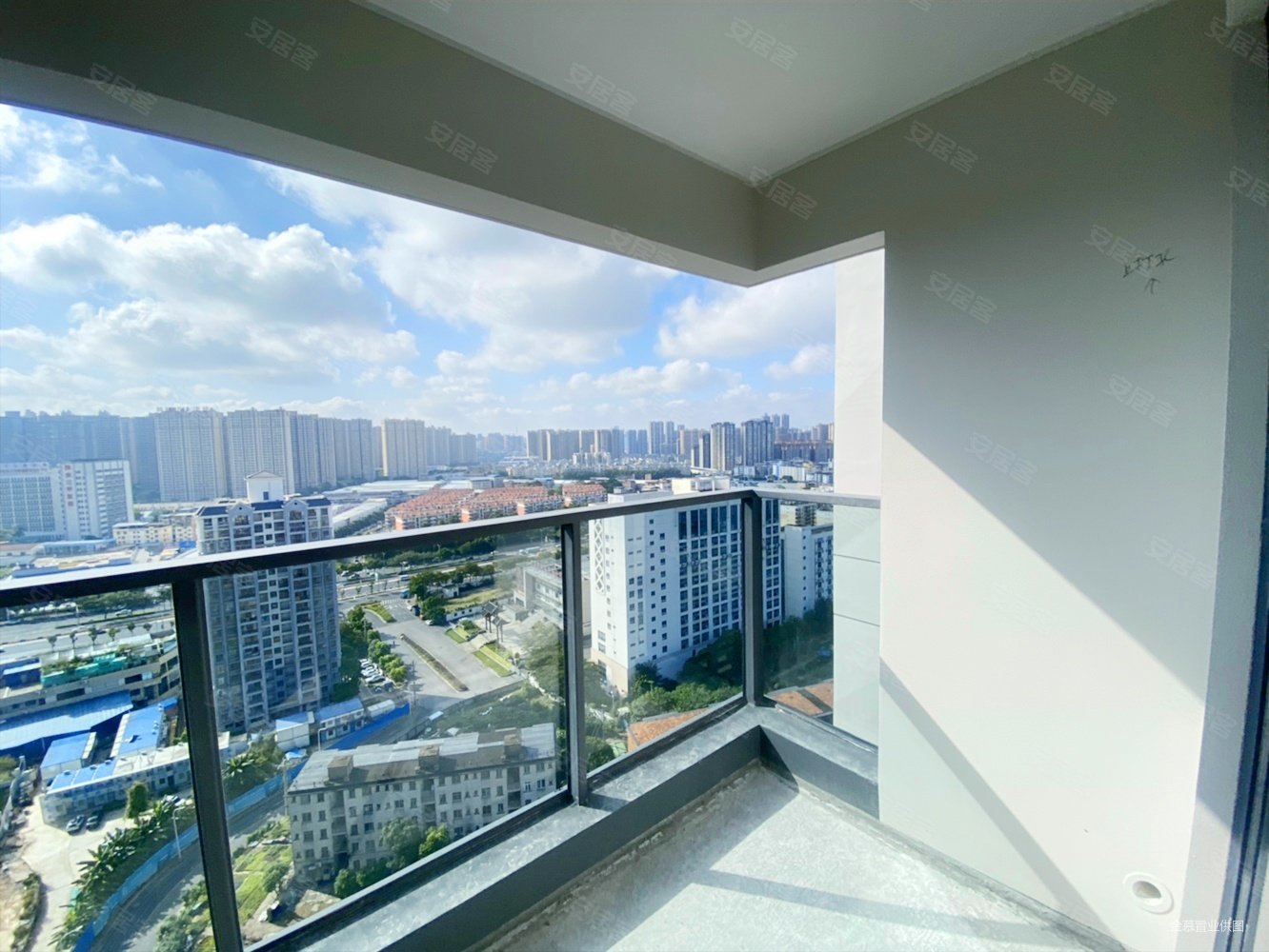 保利宸上印3室2厅2卫89.74㎡南北62万