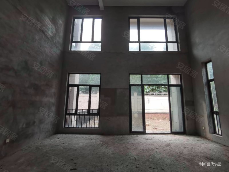 鼎峰尚境次新别墅 花园二百平 看房方便