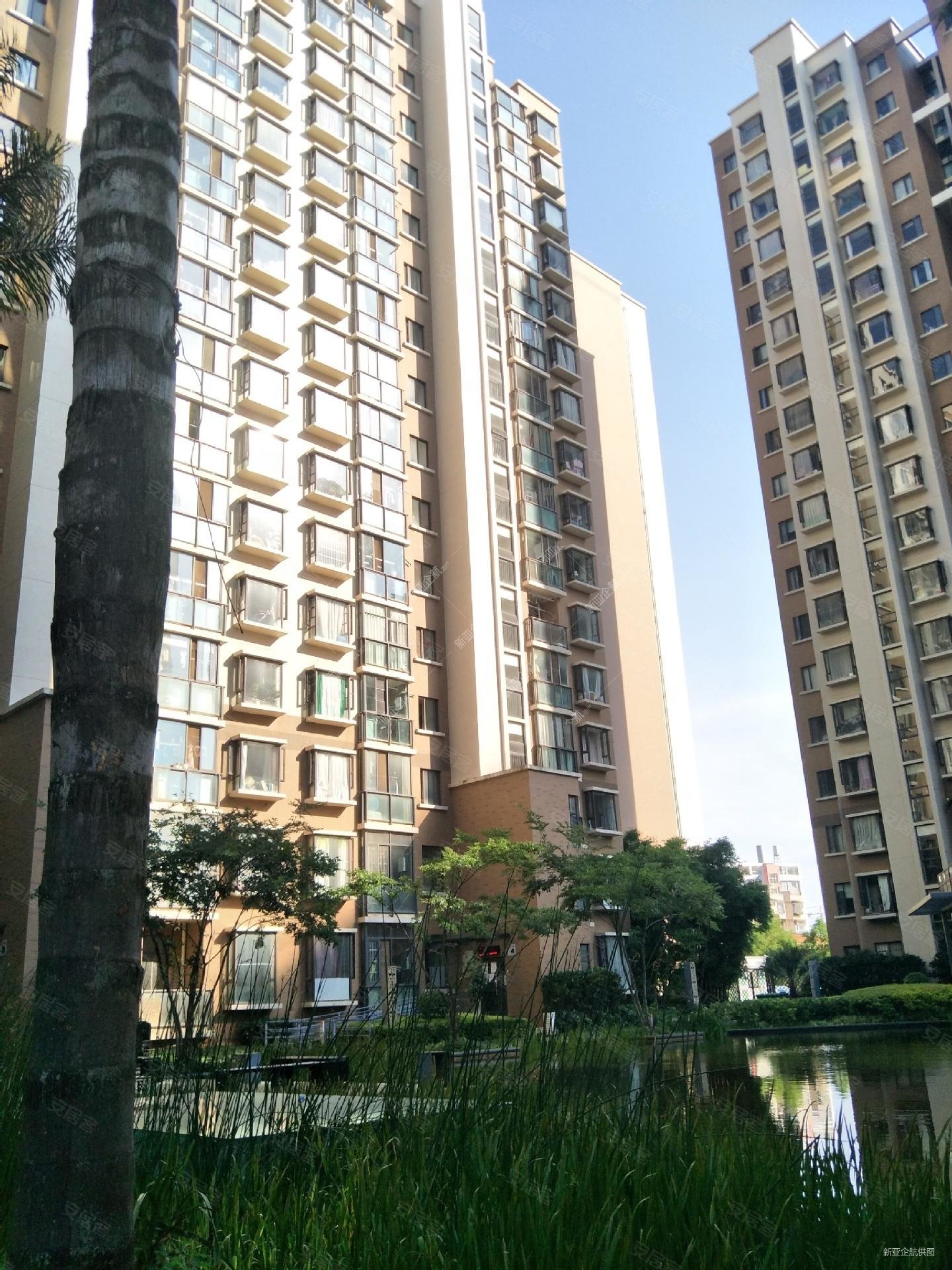 送车位带露台铂金大道旁云南映象小区93平三房出售随时看房