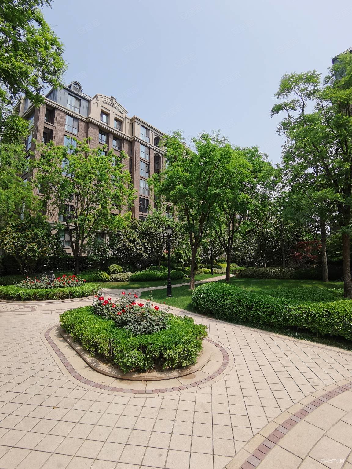 普罗旺世龙之梦西苑4室2厅3卫200㎡南750万