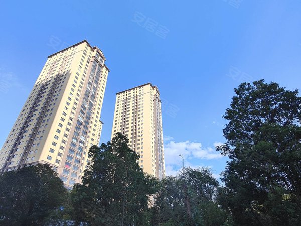 昆明西山西山区政府碧鸡名城(1期)区政府 沃尔玛旁 碧鸡名城 精装三室