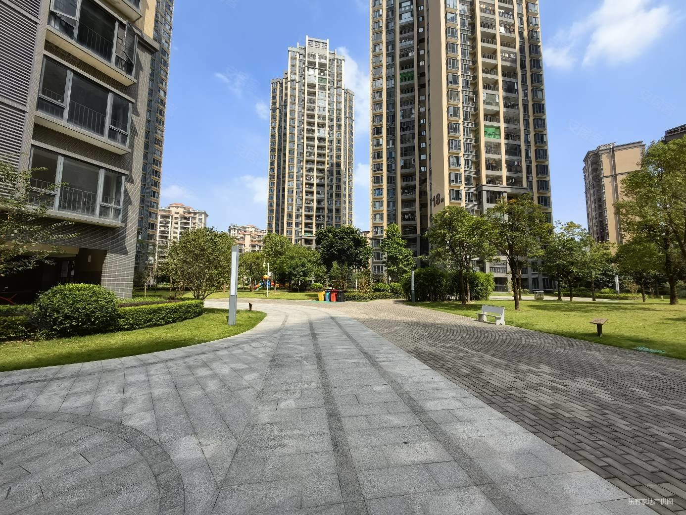 保华铂郡花园4室2厅2卫134.53㎡南北188万