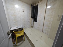 上海虹口江湾免佣直租 包水网电梯楼  同区域价格房间   干净整洁出租房源真实图片