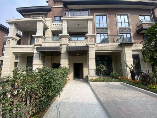 广州黄埔科学城中海誉城(别墅)中海誉城(别墅) 8室4厅8卫 配套齐全