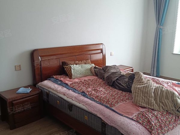 临沂兰山通达路水韵华苑水韵华苑 精装四室  家具家电齐全 带两个车位