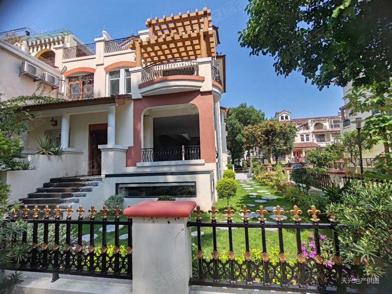 边位联排别墅带大花园业主已花巨资全新设计布局非常靓仔