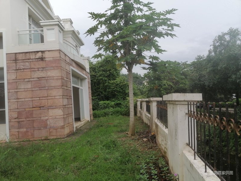 三正半山豪苑(别墅) 交通便利 高绿化 低容积 商品住宅