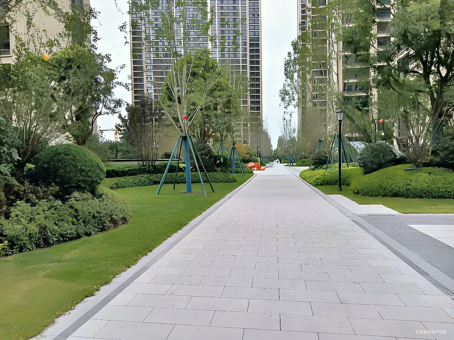 草滩绿城桂语兰庭三室两厅两卫南北房出售