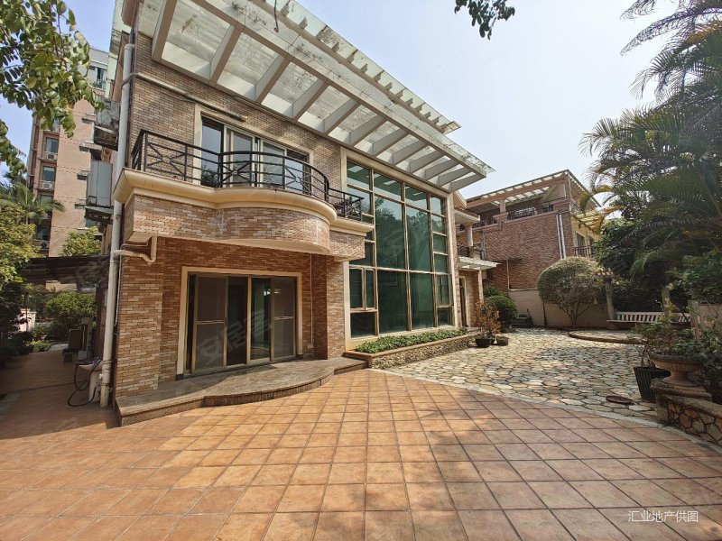 原生态公园里的小区大独栋别墅呼吸纯天然负离子环境