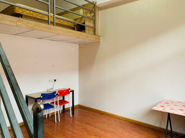 宁波慈溪慈溪市区东河沿路8号楼周巷汽车站印象南岸旁复式loft整租