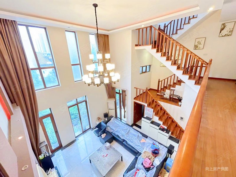 总部城旁顶跃花园洋房带大露台住家装修龙湖物业