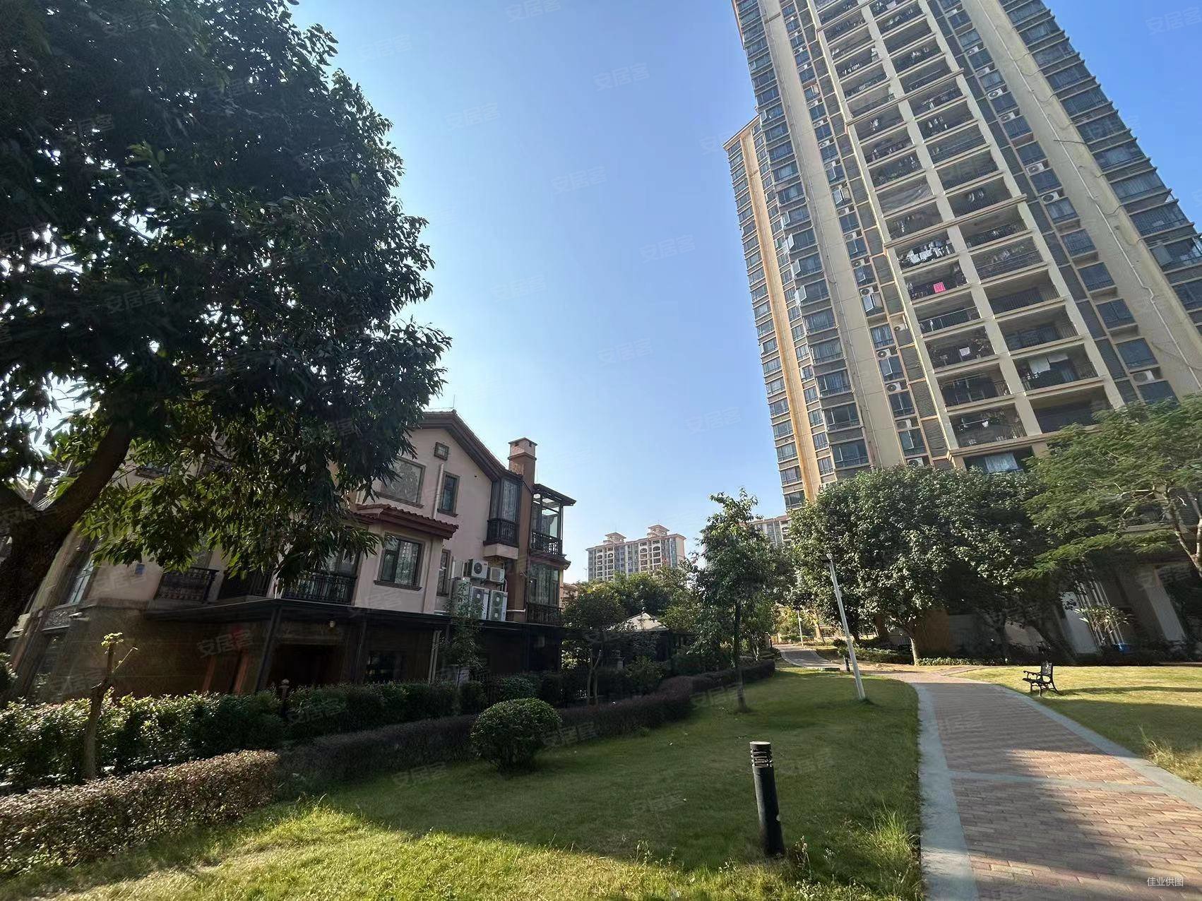 富盈加州阳光4室2厅2卫149.43㎡南北230万