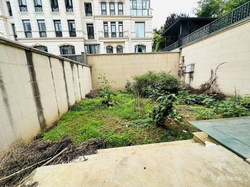 昆明俊发滇池one法式端头大花园别墅原价1300个现960出