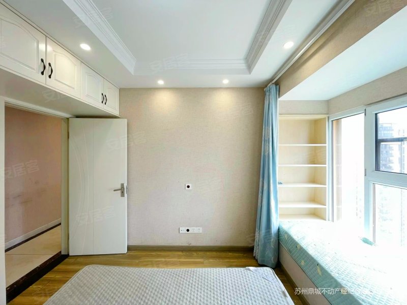 (精装修,干净整洁)一(随时看房)一(诚售),南山维拉二手房,127万,3室2