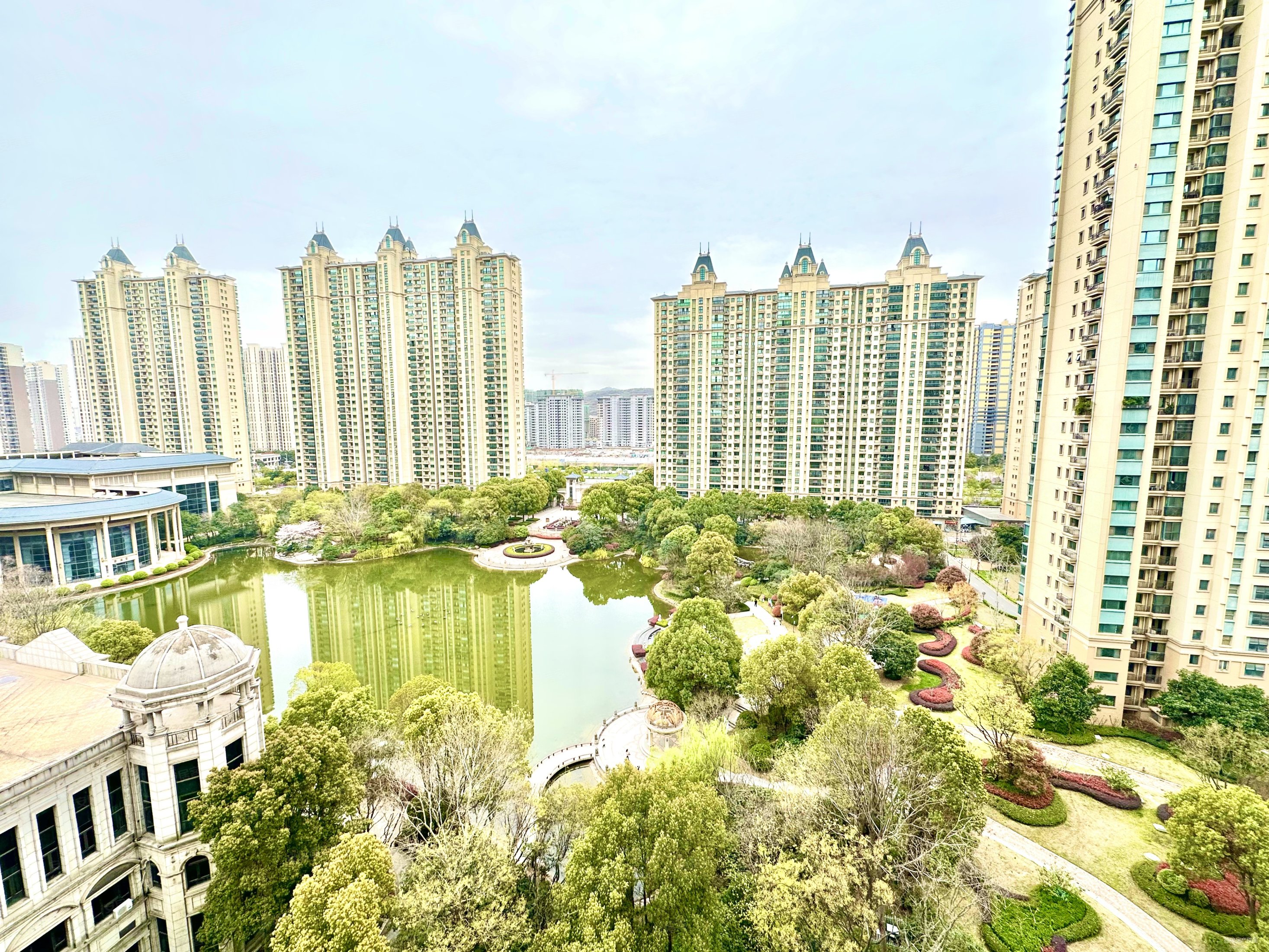 仙林湖地铁口 一步南京 仙林国际花园 品牌家具家电全  急售