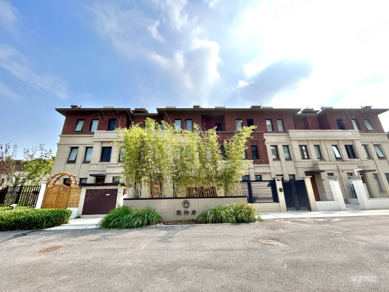 鲲栖府香堡花园(别墅)3室2厅3卫144㎡南北300万