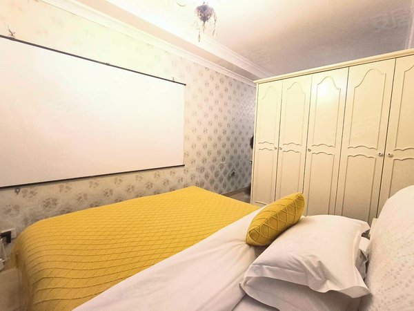 重庆江北观音桥煌华晶萃城急租 观音桥民宿风 带投影仪 小清新 整租