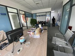 庆阳西峰西峰城区丽景茂，四室两厅一卫，中间楼层出租房源真实图片