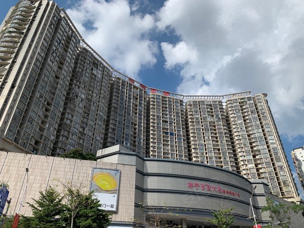 南宁西乡塘大学东路世贸西城广西大学地铁口,世贸西城一房一厅,楼下就