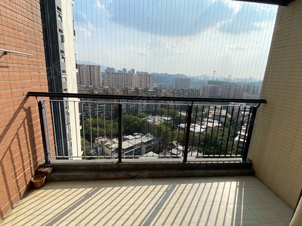 深圳龙岗横岗中海大山地(北区)六约北地铁口,大山地高楼层,两房价格租