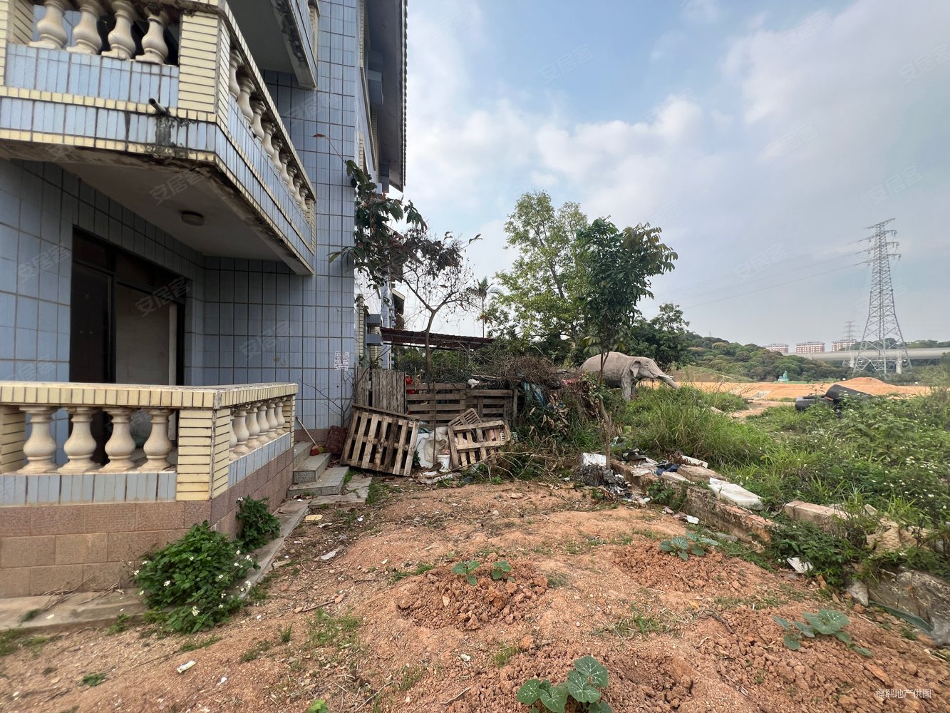 (独栋别墅)满五 地段优势 花园超大 位置居中 出国急售,东湖山庄(别墅