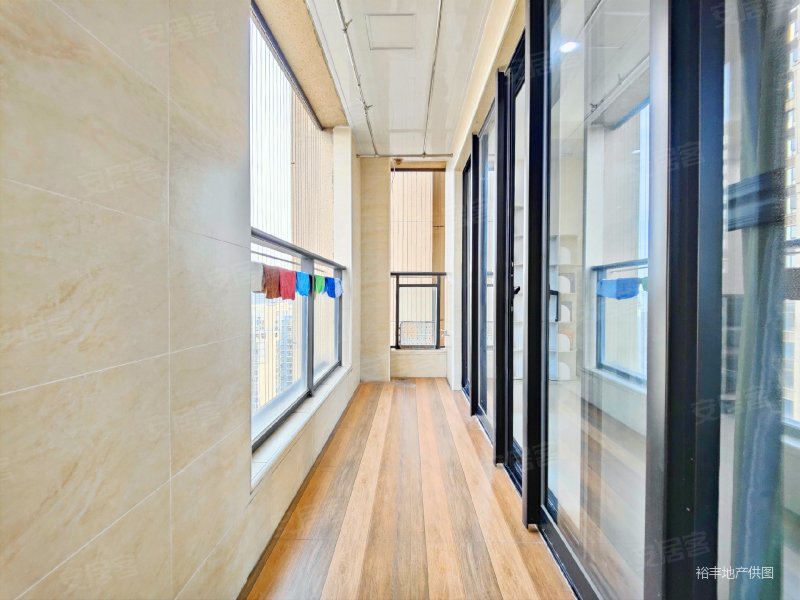 华发四季名苑 4 房  142 方 交通便利 次新小区