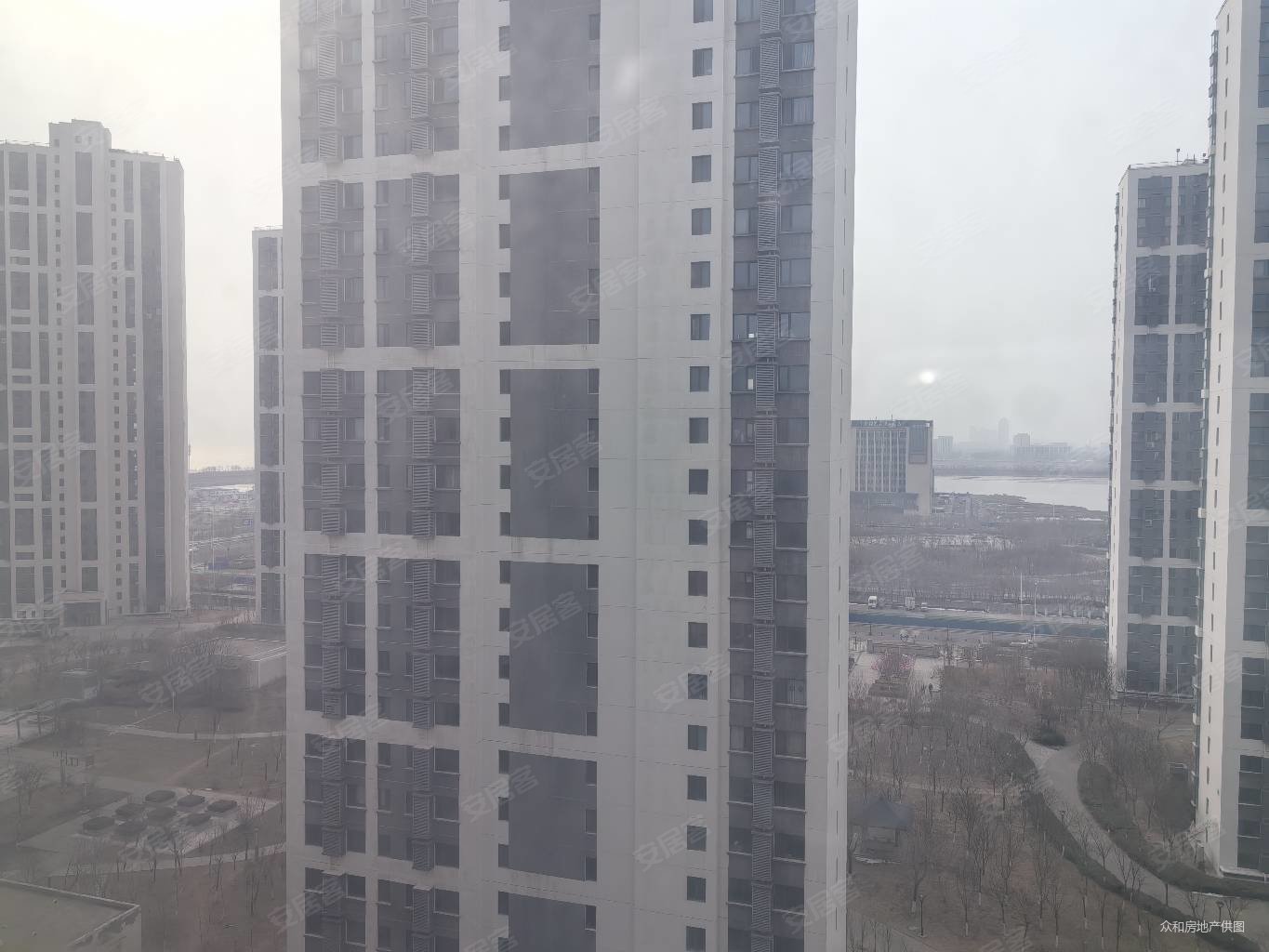 瞰海轩毛坯两室92平中间楼层