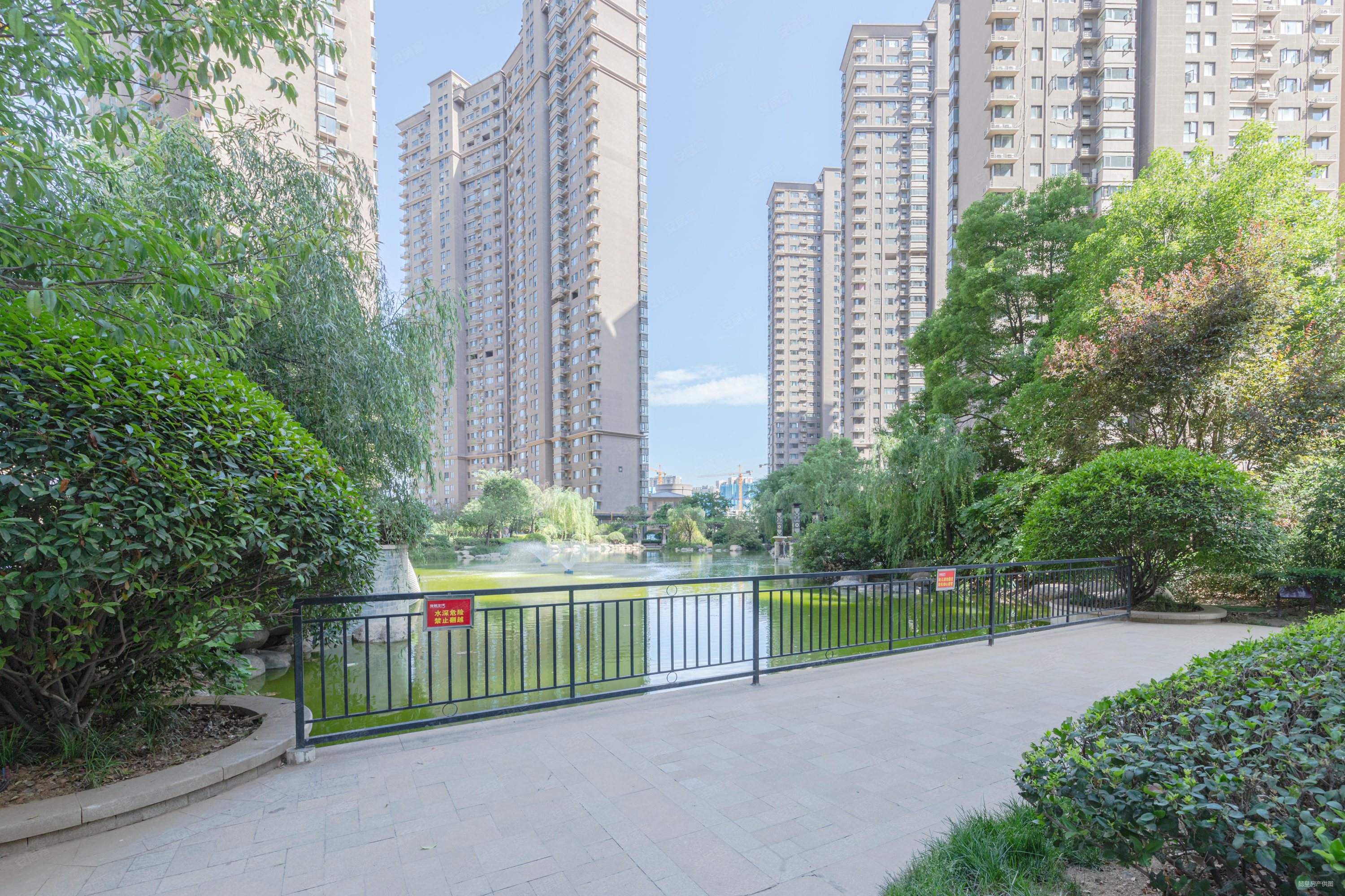 天城一品 精装小三室 中间楼层 随时看 随时谈 包你满意!