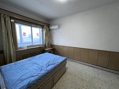 丹东振兴六纬路小学学区六纬路市委小区7楼两室一厅南向，家用设施齐全有空调，拎包即住出租房源真实图片