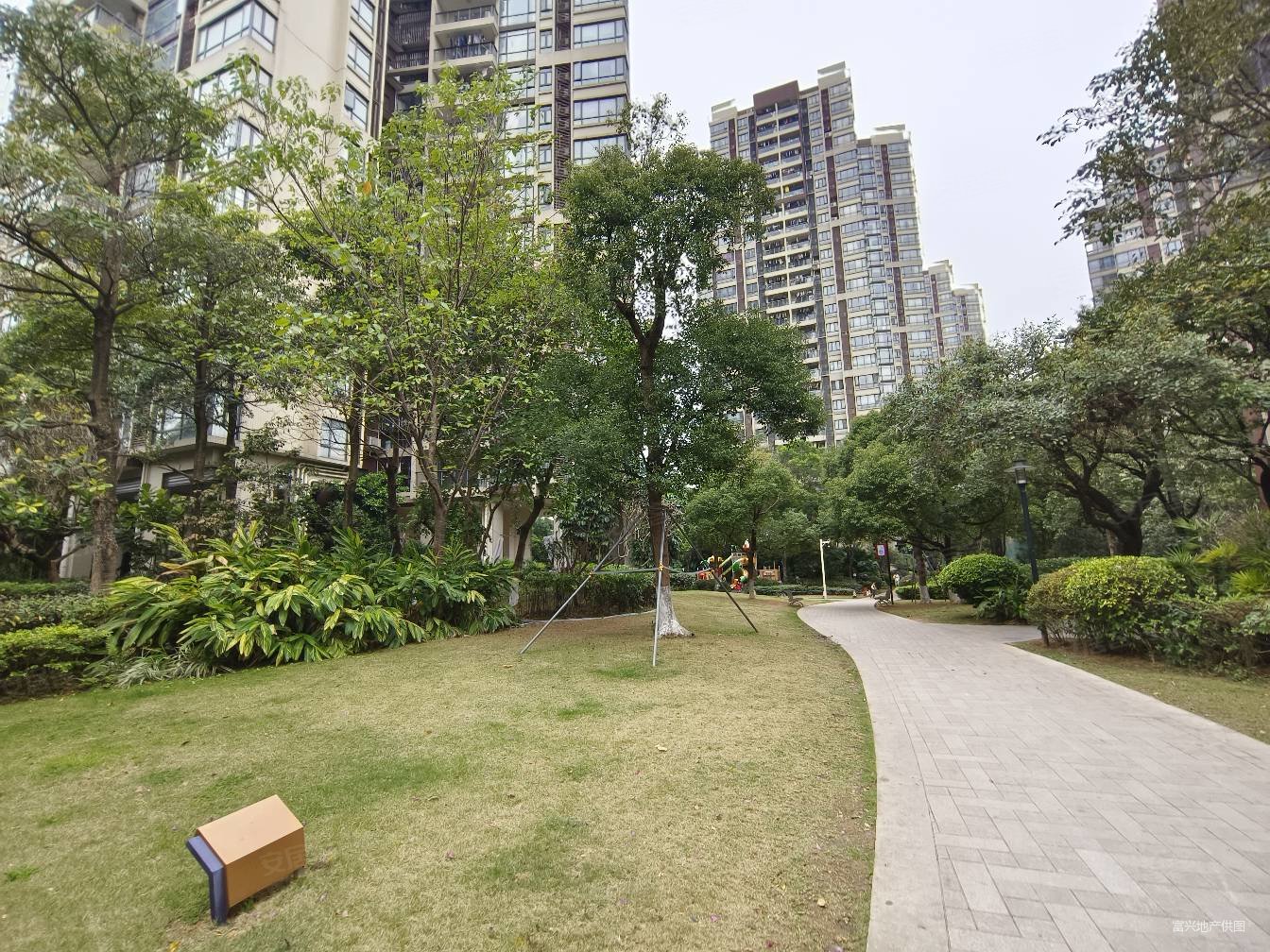 富山居300万三房急售业主自住看房方便送全屋家私家电