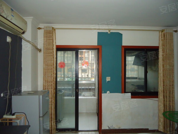 泰安泰山宝龙广场泰安宝龙广场公寓宝龙城市广场,小户型,家具全,干净卫生,民用水电气暖!电梯房出租房源真实图片