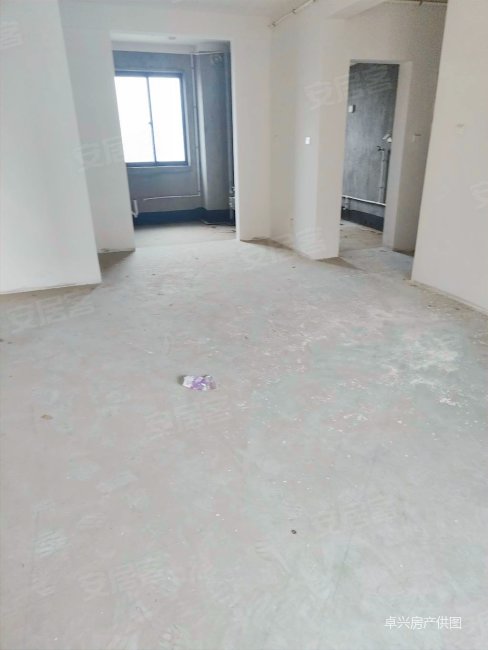 望湖家园118平115万毛坯三房两卫楼层满两年可以上