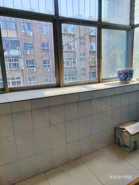 柏林北区石岗二校地铁口,通厅通卧户型两室两厅,院里停车方便