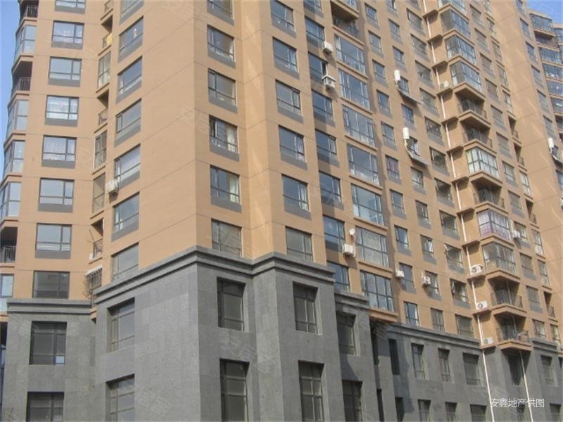 美域盛景一楼带院有大阳台,精装周边生活设施齐全,环境好