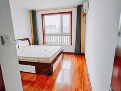 乳山市区商业街出租！体育公园附近电梯120平，精装地暖三室两卫，月2500出租房源真实图片