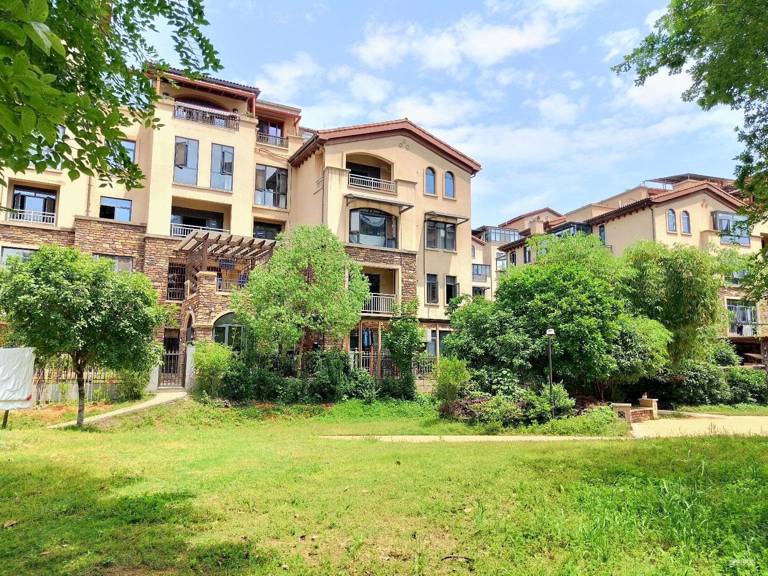 电梯洋房纯板楼四房南北通透,堤亚纳湾二手房,143万,4室2厅,2卫,139.