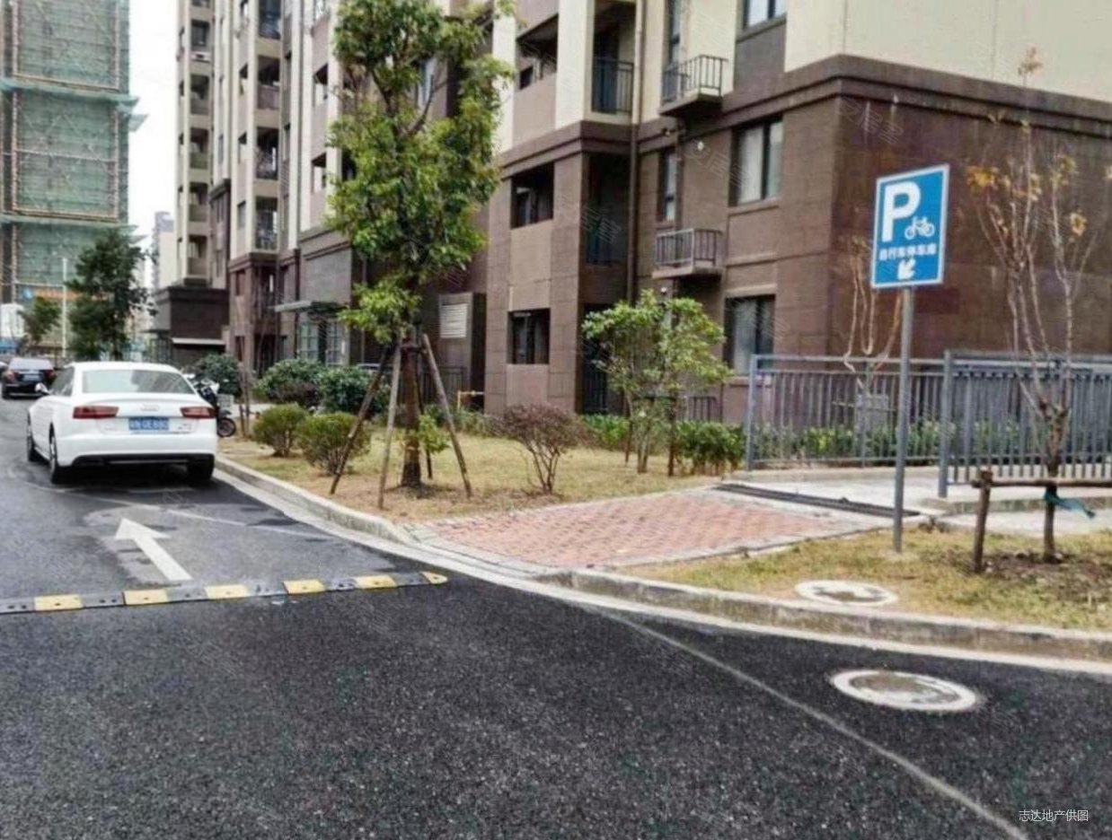 急卖!!惠小四中!!双南户型!!好楼层!!价格可谈!!有钥匙,民乐城文竹苑