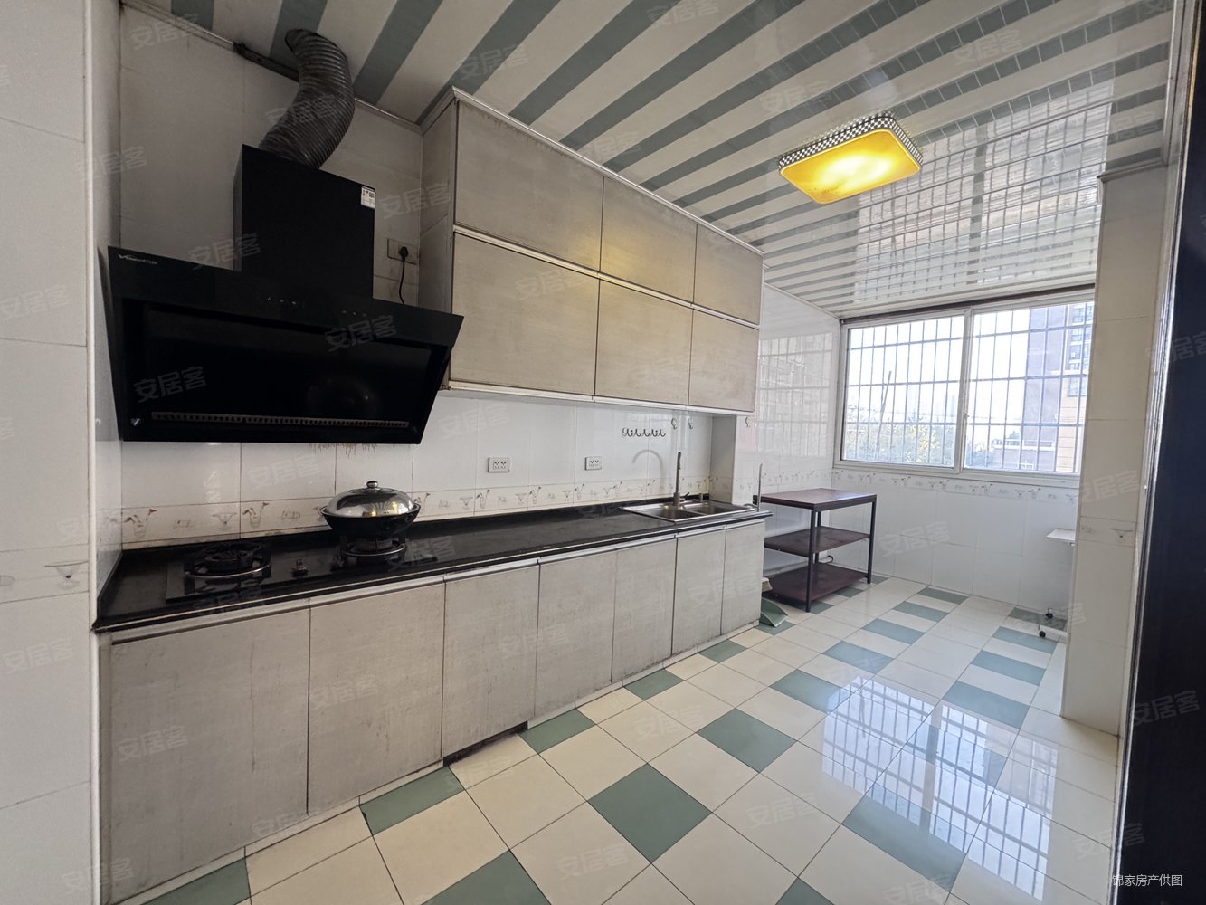 渝鄂光福苑3室2厅2卫125㎡南北33万